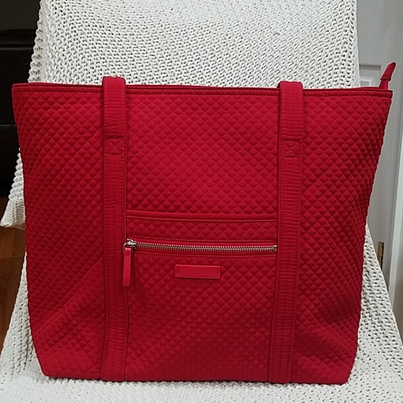 Vera Bradley Handbags - Vera Bradley Iconic Quielted Red Bag